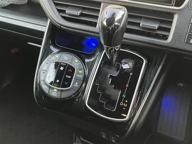 オートエアコン★温度を設定すれば車内を快適な温度に保ってくれます♪