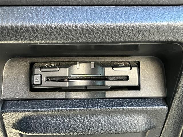 ノア Ｓｉ　ダブルバイビーＩＩ　フルセグ　メモリーナビ　ＤＶＤ再生　後席モニター　バックカメラ　衝突被害軽減システム　ＥＴＣ　ドラレコ　両側電動スライド　ＬＥＤヘッドランプ　ウオークスルー　乗車定員７人　３列シート　ワンオーナー（13枚目）