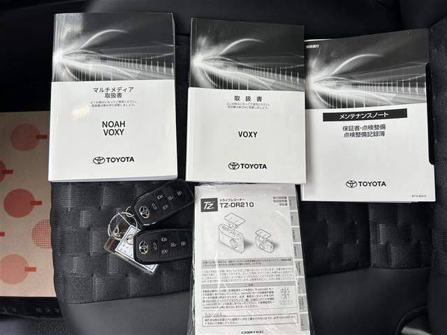 ヴォクシー ハイブリッドＳ－Ｚ　フルセグ　メモリーナビ　ＤＶＤ再生　バックカメラ　衝突被害軽減システム　ＥＴＣ　ドラレコ　両側電動スライド　ＬＥＤヘッドランプ　乗車定員７人　３列シート　記録簿（40枚目）