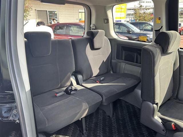 ノア Ｘ　Ｌセレクション　フルセグ　ＨＤＤナビ　ＤＶＤ再生　後席モニター　バックカメラ　ＥＴＣ　両側電動スライド　ＨＩＤヘッドライト　ウオークスルー　乗車定員８人　３列シート　ワンオーナー　フルエアロ　記録簿（13枚目）