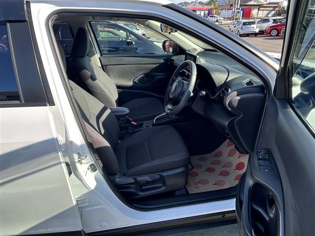 ヤリスクロス ハイブリッドＧ　フルセグ　メモリーナビ　バックカメラ　衝突被害軽減システム　ＥＴＣ　ＬＥＤヘッドランプ　ワンオーナー　記録簿（16枚目）