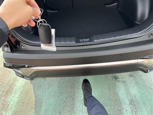 カローラクロス ハイブリッド Z フルセグ メモリーナビ バックカメラ 衝突被害軽減システム ETC LEDヘッドランプ ワンオーナー フルエアロ 記録簿(8枚目)