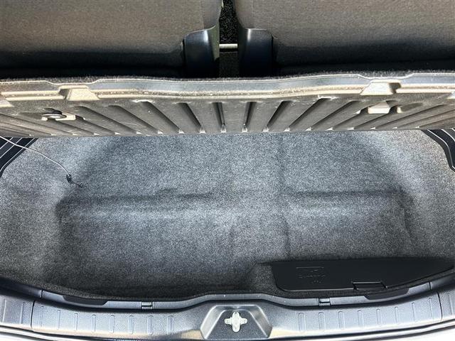 ノア Si フルセグ メモリーナビ DVD再生 後席モニター バックカメラ ETC 両側電動スライド LEDヘッドランプ ウオークスルー 乗車定員7人 3列シート ワンオーナー アイドリングストップ(9枚目)