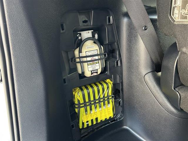 ノア Si フルセグ メモリーナビ DVD再生 後席モニター バックカメラ ETC 両側電動スライド LEDヘッドランプ ウオークスルー 乗車定員7人 3列シート ワンオーナー アイドリングストップ(10枚目)