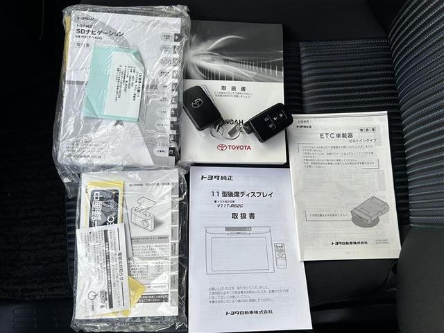 ノア Si フルセグ メモリーナビ DVD再生 後席モニター バックカメラ ETC 両側電動スライド LEDヘッドランプ ウオークスルー 乗車定員7人 3列シート ワンオーナー アイドリングストップ(30枚目)