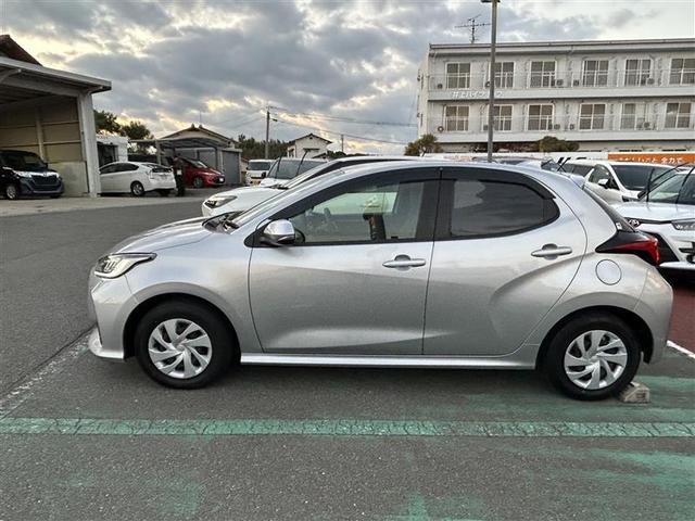 ヤリス G バックカメラ 衝突被害軽減システム ETC LEDヘッドランプ ワンオーナー 記録簿(2枚目)