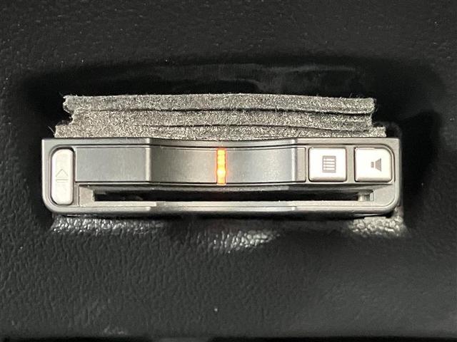 プリウス S フルセグ メモリーナビ DVD再生 バックカメラ 衝突被害軽減システム ETC LEDヘッドランプ ワンオーナー 記録簿(7枚目)