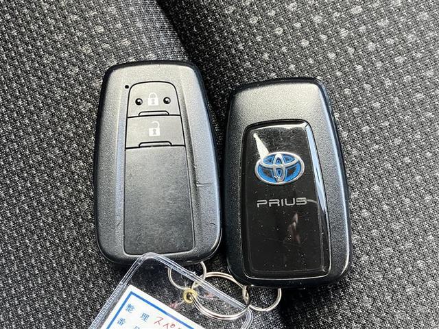 プリウス S フルセグ メモリーナビ DVD再生 バックカメラ 衝突被害軽減システム ETC LEDヘッドランプ ワンオーナー 記録簿(39枚目)
