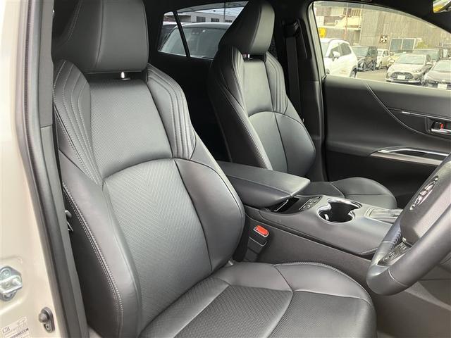 �^�]���̔����y���I�g�̂��ݍ��ނ悤�Ȍ`��Ńz�[���h���̂���V�[�g�B��������Ǝx���Ă����̂Œ����Ԃ̉^�]�����K�ł��ˁB