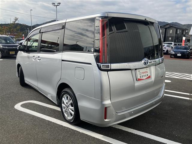 ノア ハイブリッドＧ　フルセグ　メモリーナビ　ＤＶＤ再生　バックカメラ　衝突被害軽減システム　ＥＴＣ　両側電動スライド　ＬＥＤヘッドランプ　乗車定員７人　３列シート　ワンオーナー　記録簿（6枚目）