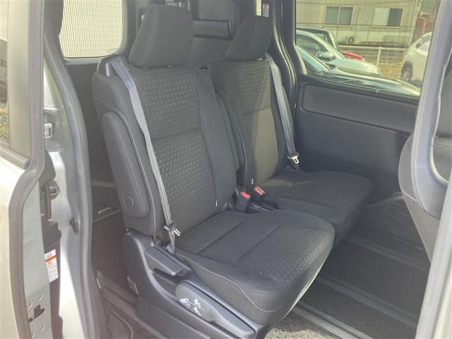 ノア ハイブリッドＧ　フルセグ　メモリーナビ　ＤＶＤ再生　バックカメラ　衝突被害軽減システム　ＥＴＣ　両側電動スライド　ＬＥＤヘッドランプ　乗車定員７人　３列シート　ワンオーナー　記録簿（11枚目）