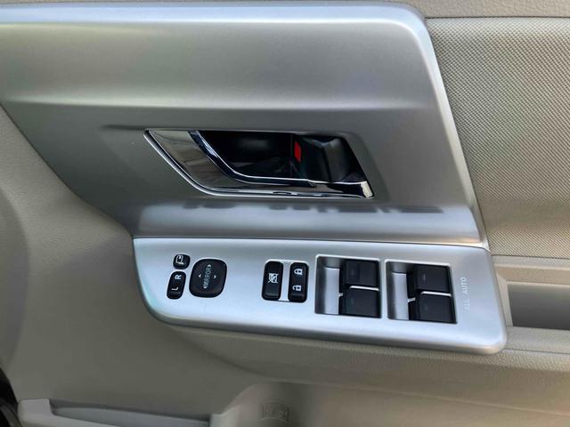 ノア Ｇ　４ＷＤ　ＥＴＣ　バックカメラ　ナビ　ＴＶ　オートクルーズコントロール　両側電動スライドドア　ＨＩＤ　スマートキー　電動格納ミラー　シートヒーター　３列シート　ウォークスルー　ＣＶＴ　アルミホイール（9枚目）