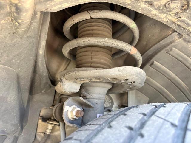 デュアリス ２０Ｇ　純正ナビ　バックカメラ　スマートキー　ＨＩＤヘッド　オートライト　デュアルエアコン　純正１７インチアルミ　Ｂｌｕｅｔｏｏｔｈ　ＣＤ　ＤＶＤ再生　地デジ（19枚目）