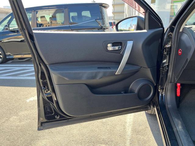 デュアリス ２０Ｇ　純正ナビ　バックカメラ　スマートキー　ＨＩＤヘッド　オートライト　デュアルエアコン　純正１７インチアルミ　Ｂｌｕｅｔｏｏｔｈ　ＣＤ　ＤＶＤ再生　地デジ（32枚目）