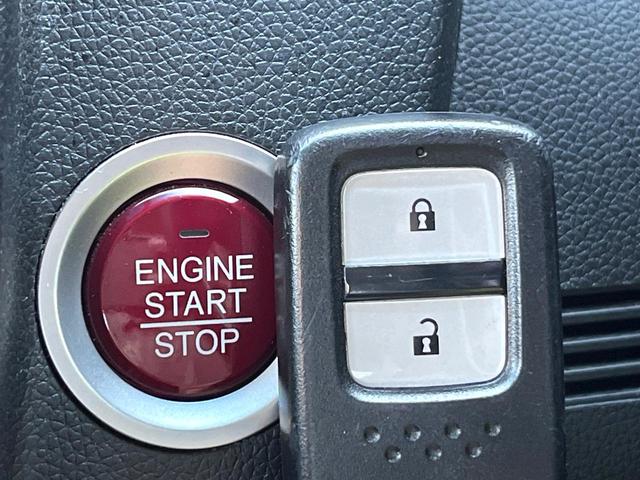 フィット １３Ｇ・Ｆパッケージ　純正ナビ　スマートキー　ビルトインＥＴＣ　オートエアコン　Ｂｌｕｅｔｏｏｔｈ　ＤＶＤ再生　フルセグ（5枚目）