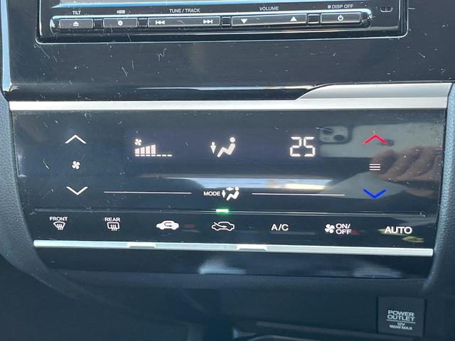 フィット １３Ｇ・Ｆパッケージ　純正ナビ　スマートキー　ビルトインＥＴＣ　オートエアコン　Ｂｌｕｅｔｏｏｔｈ　ＤＶＤ再生　フルセグ（6枚目）