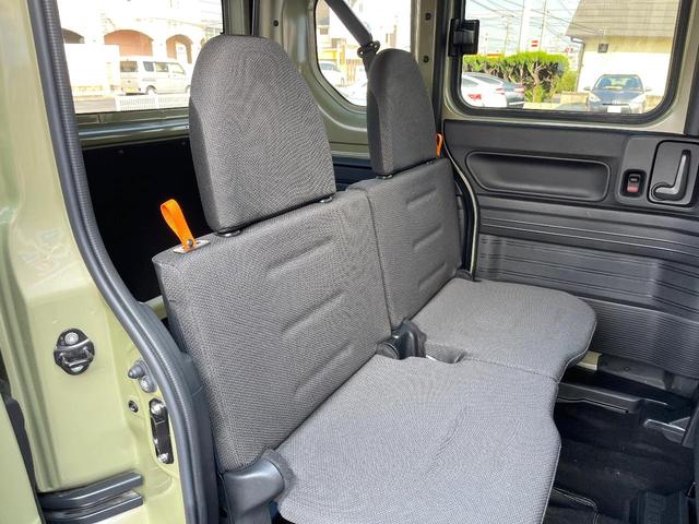 後部座席も気になるようなキズ・汚れやへたり等、大きなダメージはなく、良好な状態です。