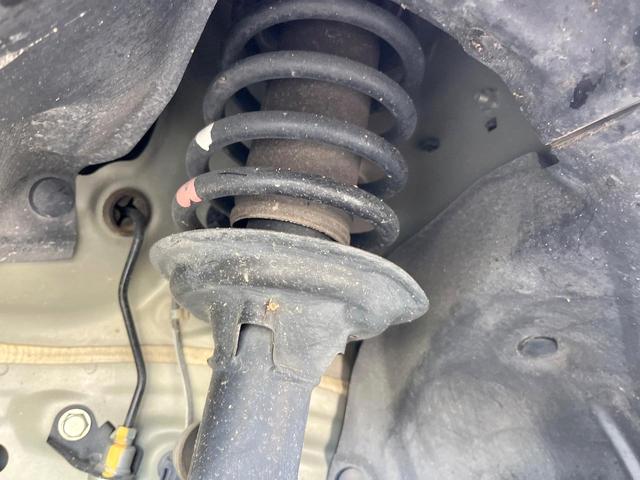 お車を安心してお乗りいただく為には、足回りの定期点検が欠かせません。サービスサポート（有償保証）では無料点検もご提供しており、安心のカーライフをお過ごしいただけるサポート体制が整っています。