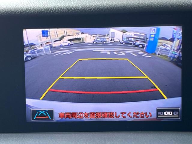 【バックカメラ】駐車時に後方がリアルタイム映像で確認できます。大型商業施設や立体駐車場での駐車時や、夜間のバック時に大活躍！運転スキルに関わらず、今や必須となった装備のひとつです！
