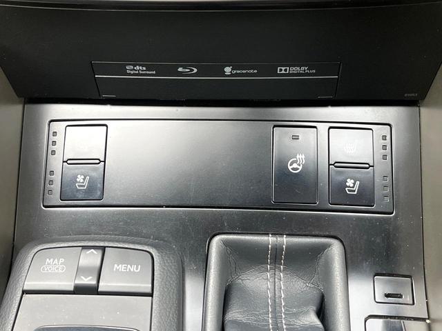 【シートベンチレーション】夏場は涼しい風でお尻や背中の熱やムレを防ぎ、冬はエアコンよりも早く温まってポカポカに！季節を問わず快適に過ごせます。