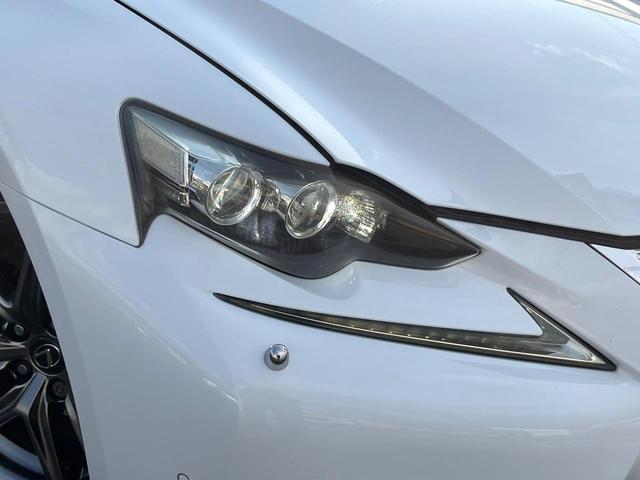 【ＬＥＤヘッドライト】悪天候や夜間走行時も良好な視界を確保し安心して運転できる高輝度ＬＥＤヘッドライトを装備！点灯速度が早く、消費電力も抑えられています。