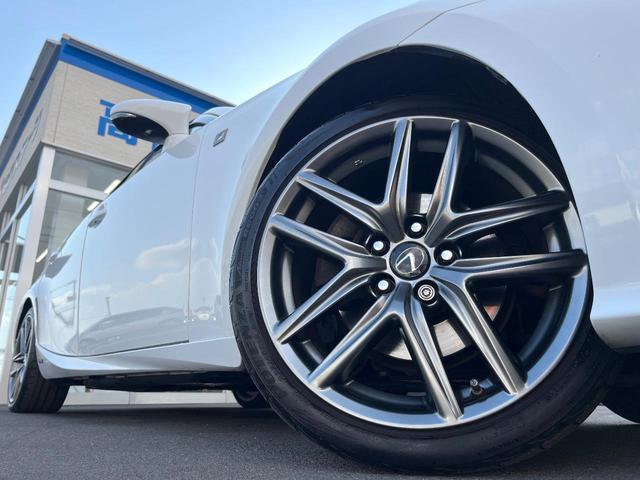 【純正１８インチアルミホイール】外観にマッチした純正アルミホイールを装着しております。各種社外アルミホイールや、スタッドレスタイヤも取扱いしております。是非ご相談ください♪