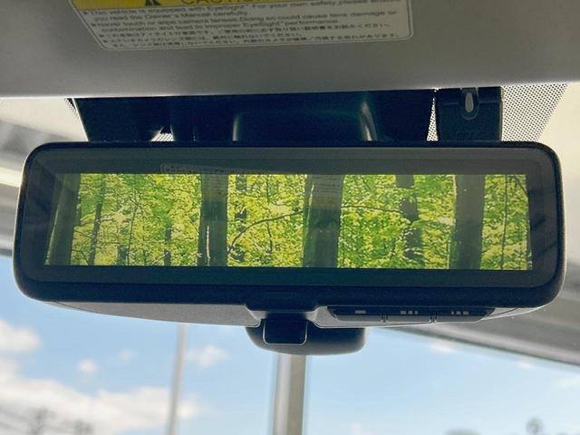 【スマートリヤビューミラー】後席の大きな荷物や同乗者で後方が確認しづらい時でも安心！カメラが撮影した車両後方の映像をルームミラー内に表示。クリアな視界で状況の確認が可能です！