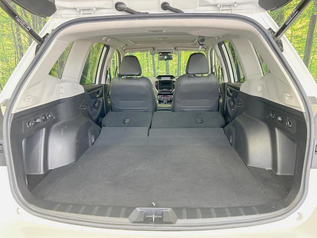 後席を格納すると、これだけの広さが！シーンに合わせたシートアレンジで、大きな荷物も積むことが出来ます♪