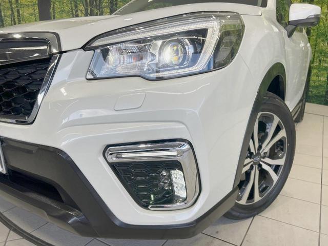 【ＬＥＤヘッドライト】悪天候や夜間走行時も良好な視界を確保し安心して運転できる高輝度ＬＥＤヘッドライトを装備！点灯速度が早く、消費電力も抑えられています。