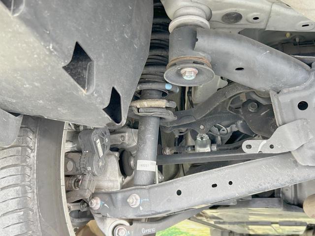 お車を安心してお乗りいただく為には、足回りの定期点検が欠かせません。サービスサポート（有償保証）では無料点検もご提供しており、安心のカーライフをお過ごしいただけるサポート体制が整っています。