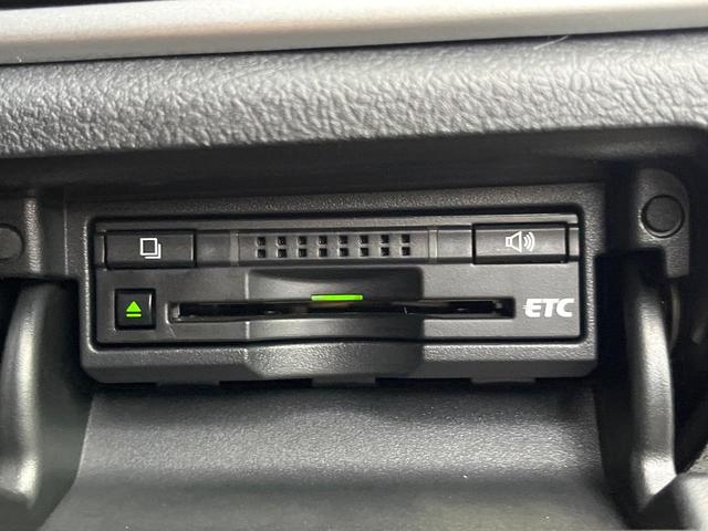 クラウンハイブリッド アスリートS SDナビ 全周囲カメラ 衝突被害軽減システム レーダークルーズ レザーシート シートヒーター パワーシート コーナーセンサー スマートキー HIDヘッド ビルトインETC 純正18インチアルミ(6枚目)