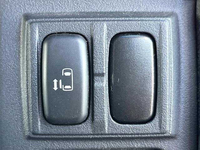 デリカD:5 ローデスト G パワーパッケージ 電動スライドドア SDナビ バックカメラ スマートキー HIDヘッド ビルトインETC クルコン 純正18インチアルミ オートライト オートエアコン パドルシフト(4枚目)