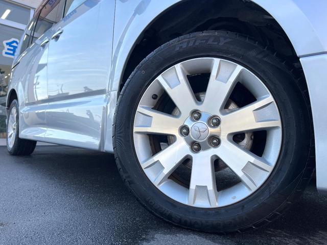 デリカD:5 ローデスト G パワーパッケージ 電動スライドドア SDナビ バックカメラ スマートキー HIDヘッド ビルトインETC クルコン 純正18インチアルミ オートライト オートエアコン パドルシフト(13枚目)