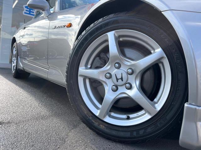 �y�P�U�C���`�A���~�z�C�[���z�O�ςɃ}�b�`�����A���~�z�C�[���𑕒����Ă���܂��B�e��A���~�z�C�[����A�X�^�b�h���X�^�C�����戵�����Ă���܂��B���񂲑��k����������