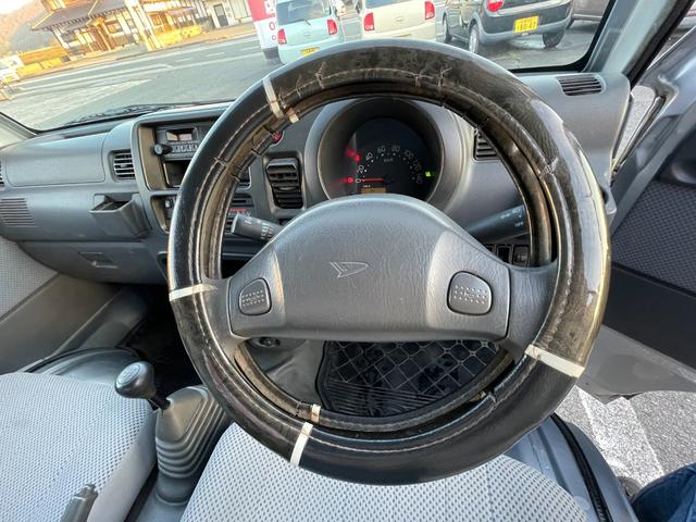 ハイゼットトラック ジャンボ 4WD 3方開 5速MT パワステ パワーウィンドウ エアコン FM/AMラジオ キーレス(8枚目)