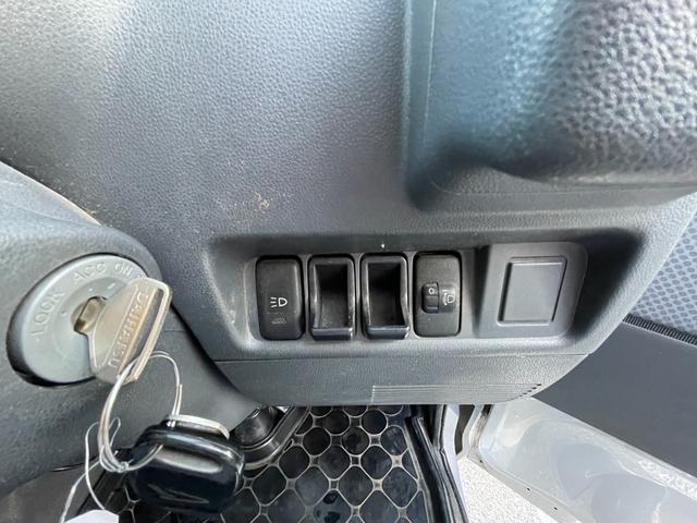 ハイゼットトラック ジャンボ 4WD 3方開 5速MT パワステ パワーウィンドウ エアコン FM/AMラジオ キーレス(12枚目)