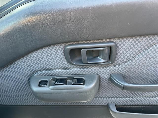 ハイゼットトラック ジャンボ 4WD 3方開 5速MT パワステ パワーウィンドウ エアコン FM/AMラジオ キーレス(19枚目)