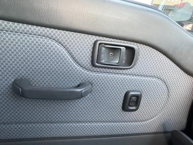 ハイゼットトラック ジャンボ 4WD 3方開 5速MT パワステ パワーウィンドウ エアコン FM/AMラジオ キーレス(20枚目)