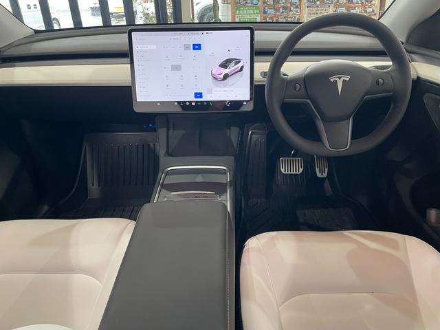モデルY RWD エンハンストオートパイロット ホワイトレザーシート ガラスルーフ ETC2.0 パワーバックドア 20インチアルミ 全方位カメラ 禁煙車 メーカー保証継承(4枚目)