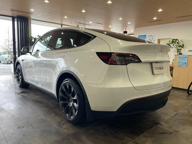 モデルY RWD エンハンストオートパイロット ホワイトレザーシート ガラスルーフ ETC2.0 パワーバックドア 20インチアルミ 全方位カメラ 禁煙車 メーカー保証継承(8枚目)