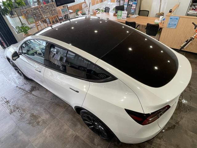 モデルY RWD エンハンストオートパイロット ホワイトレザーシート ガラスルーフ ETC2.0 パワーバックドア 20インチアルミ 全方位カメラ 禁煙車 メーカー保証継承(9枚目)