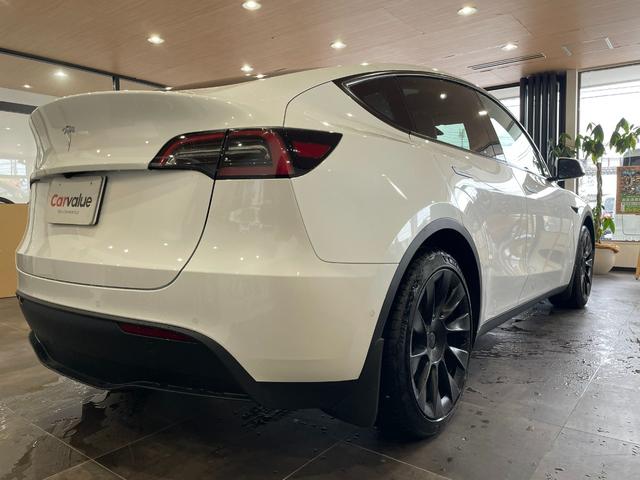 モデルY RWD エンハンストオートパイロット ホワイトレザーシート ガラスルーフ ETC2.0 パワーバックドア 20インチアルミ 全方位カメラ 禁煙車 メーカー保証継承(10枚目)