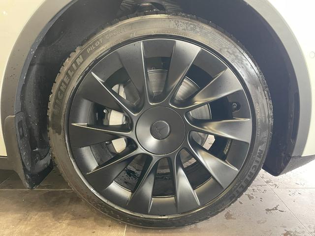 モデルY RWD エンハンストオートパイロット ホワイトレザーシート ガラスルーフ ETC2.0 パワーバックドア 20インチアルミ 全方位カメラ 禁煙車 メーカー保証継承(12枚目)