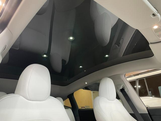 モデルY RWD エンハンストオートパイロット ホワイトレザーシート ガラスルーフ ETC2.0 パワーバックドア 20インチアルミ 全方位カメラ 禁煙車 メーカー保証継承(22枚目)