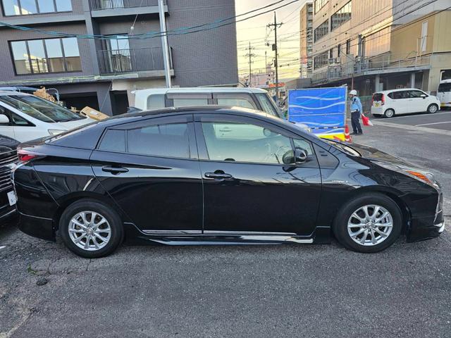 プリウス S モデリスタエアロ・ハイブリッド・ バックカメラ アルミホイール LEDヘッドランプ CVT スマートキー 盗難防止システム 衝突安全ボディ ABS ESC エアコン パワーステアリング パワーウィンドウ 運転席エアバッグ(5枚目)