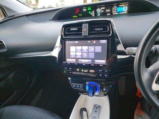 プリウス Ａ　【雹害車】ＥＴＣ　クリアランスソナー　レーンアシスト　オートクルーズコントロール　パークアシスト　衝突被害軽減システム　バックカメラ　ＴＶ　オートマチックハイビーム　ＬＥＤヘッドランプ　スマートキー（17枚目）