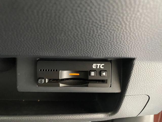 Ｘ　ＥＴＣ　ナビ　ＴＶ　スマートキー　電動格納ミラー　ベンチシート　ＣＶＴ　盗難防止システム　ＡＢＳ　アルミホイール　衝突安全ボディ　エアコン　パワーステアリング　パワーウィンドウ　運転席エアバッグ(8枚目)