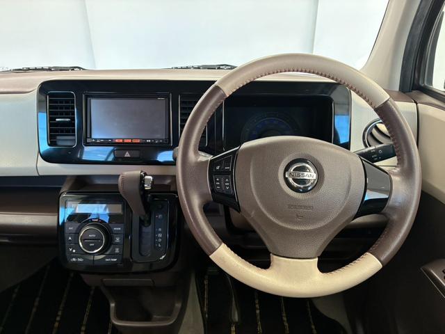 モコ ドルチェＸ　禁煙車ナビ　ＴＶ　オートライト　ＨＩＤ　スマートキー　アイドリングストップ　電動格納ミラー　ベンチシート　ＣＶＴ　盗難防止システム　ＡＢＳ　ＣＤ　アルミホイール　衝突安全ボディ　エアコン（4枚目）