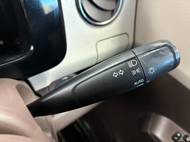 モコ ドルチェＸ　禁煙車ナビ　ＴＶ　オートライト　ＨＩＤ　スマートキー　アイドリングストップ　電動格納ミラー　ベンチシート　ＣＶＴ　盗難防止システム　ＡＢＳ　ＣＤ　アルミホイール　衝突安全ボディ　エアコン（9枚目）