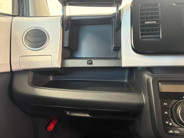 ＭＲワゴン Ｘ　禁煙車　バックカメラ　スマートキー　アイドリングストップ　電動格納ミラー　ベンチシート　ＣＶＴ　盗難防止システム　ＡＢＳ　ＣＤ　ＵＳＢ　アルミホイール　衝突安全ボディ　エアコン　パワーステアリング（9枚目）